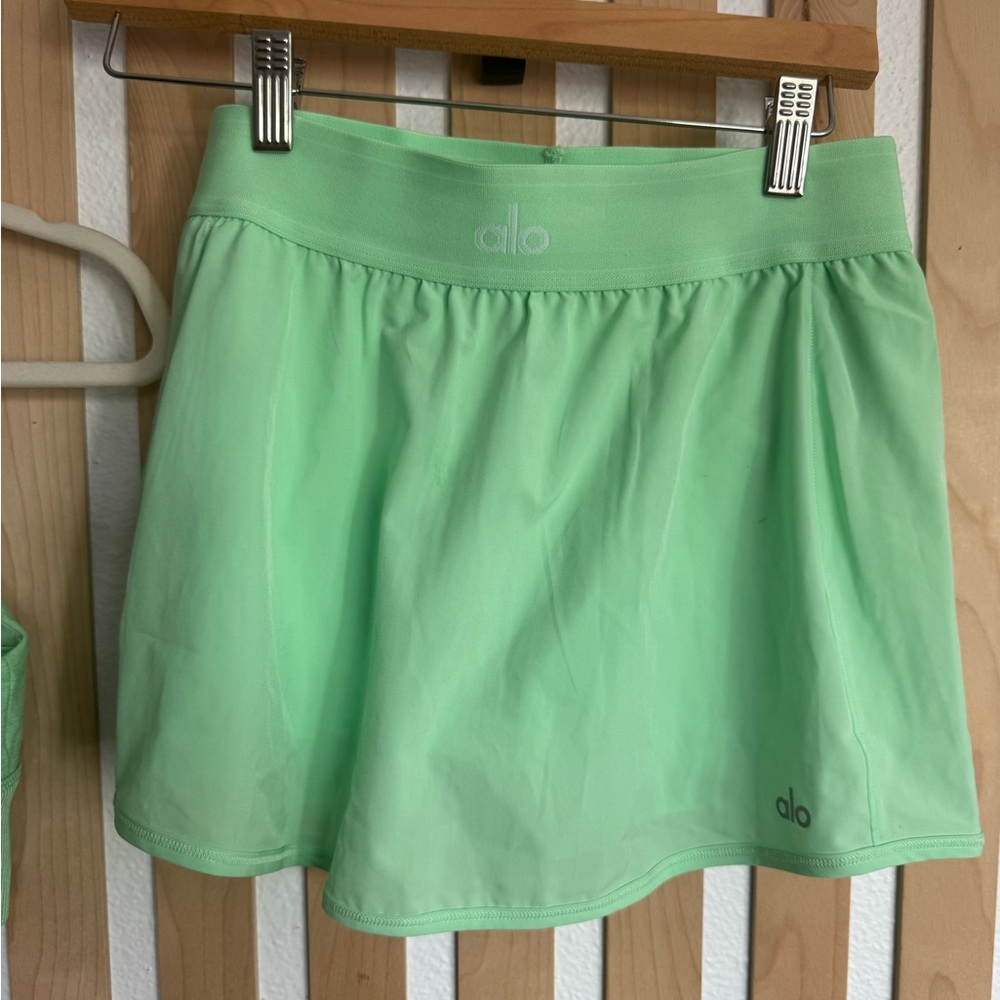 Alo Mint Green Sports Bra and Skirt Set
Top(med) skirt(sm)
Worn 2x hand washed - Picture 3 of 4